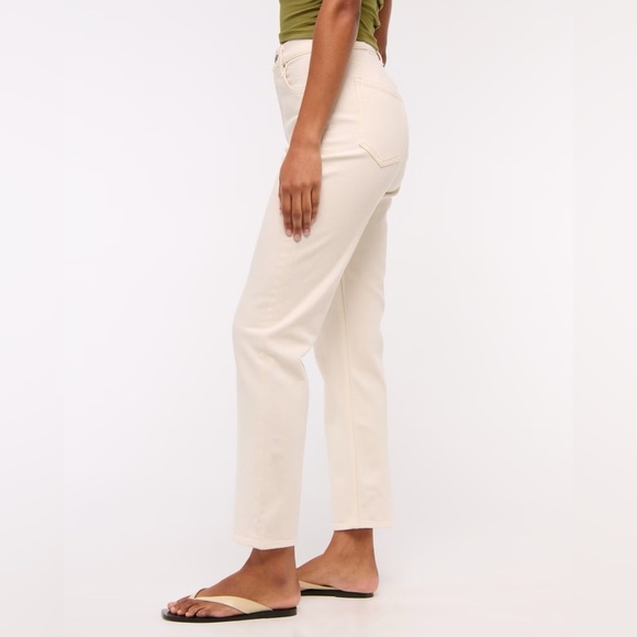 Abercrombie & Fitch Curve Love Ultra High Rise Ankle Straight Jean - Picture 3 of 10